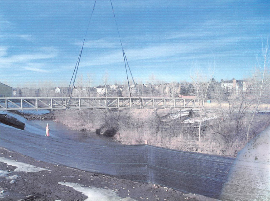 December 2003 Construction Pictures: Piney Creek bridge installation