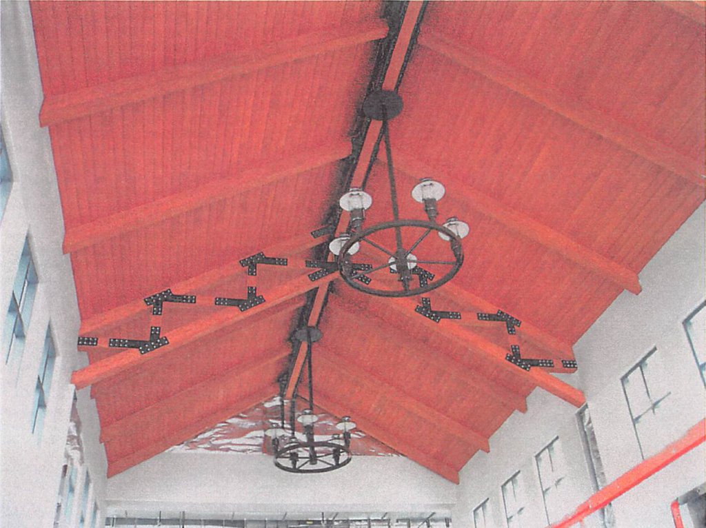 May 2004 | Chandeliers have been installed at main entry lobby ceiling